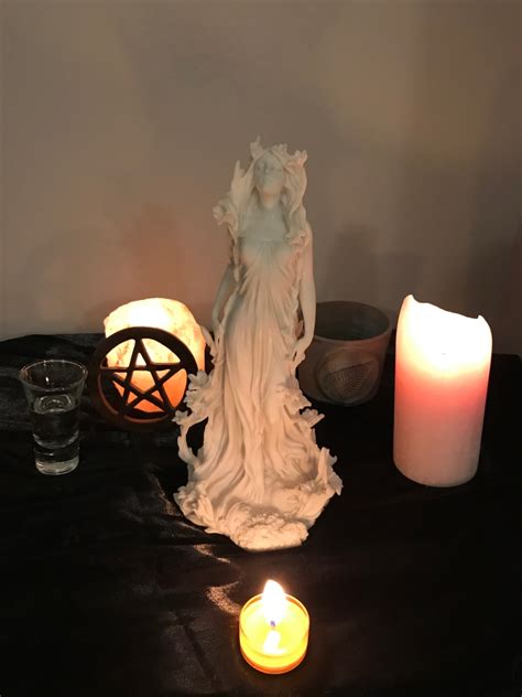 How to Create an Aphrodite Altar to Honor the Love Goddess.